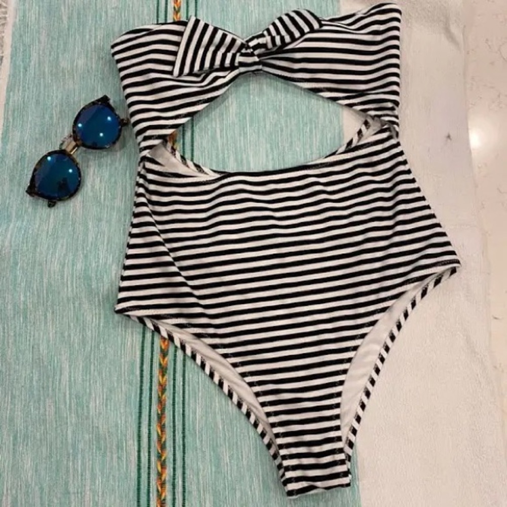 Size S Cupshe bathing suit. Barely worn.